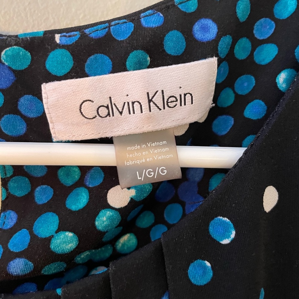 Large Calvin Klein Top - Picture 5 of 5